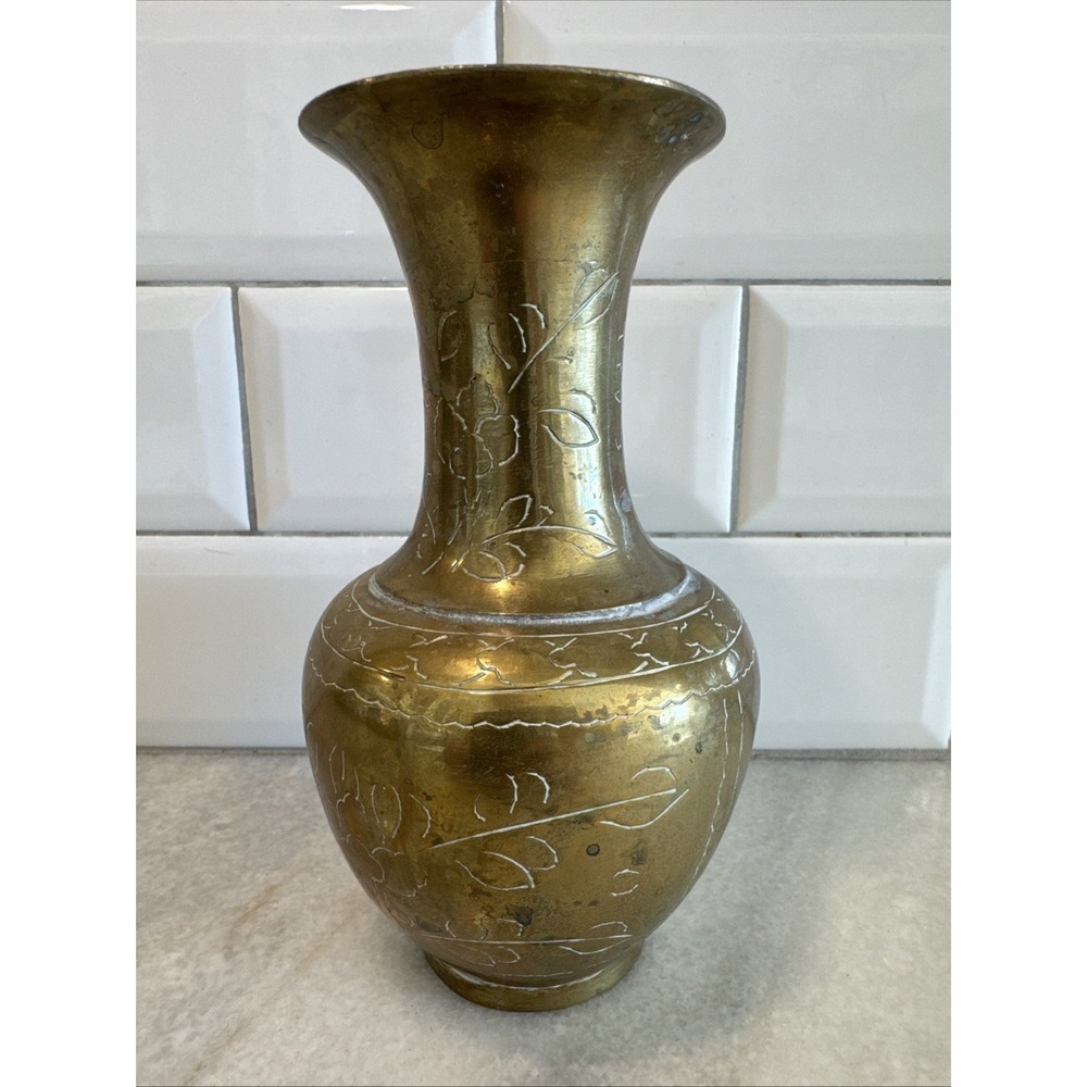 M-VINTAGE BRASS ETCHED CHINESE DRAGON 7 INCH VASE‎